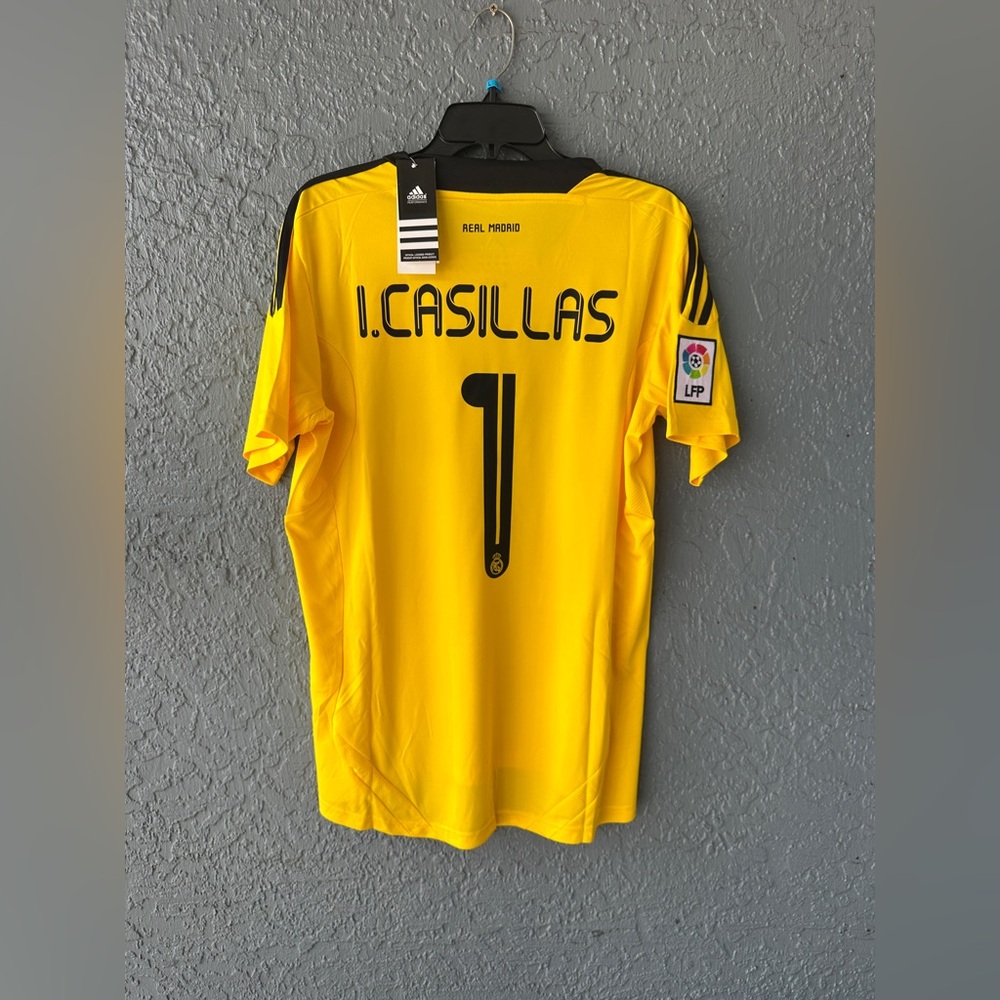 Real Madrid Jersey Casillas Yellow 2011/12
